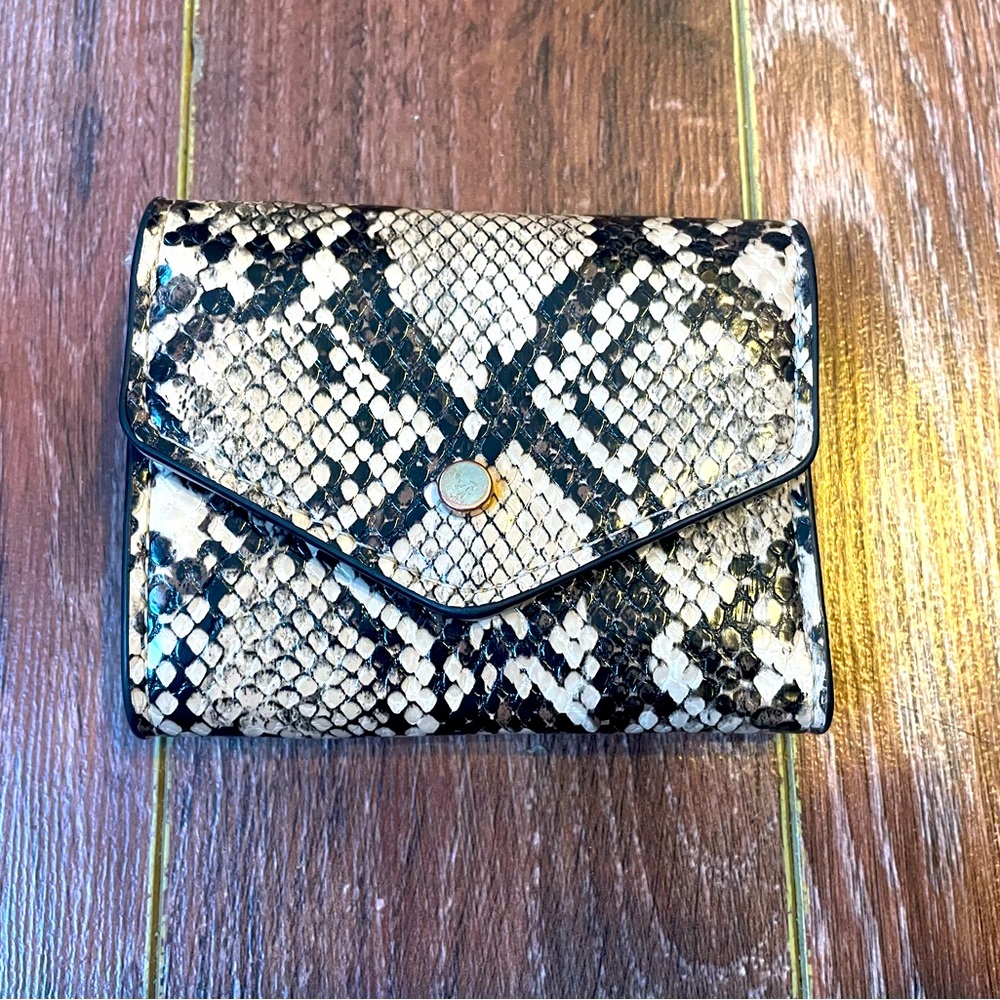 Crocodile print card/coin holder